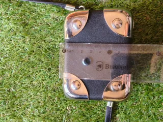 Mini bandolera negra con detalles metalicos unisex