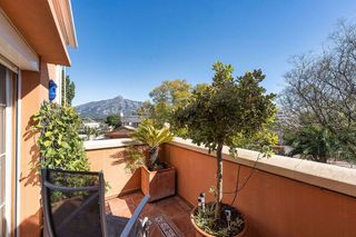 Ático en venta en Nueva Andalucía centro en Marbella