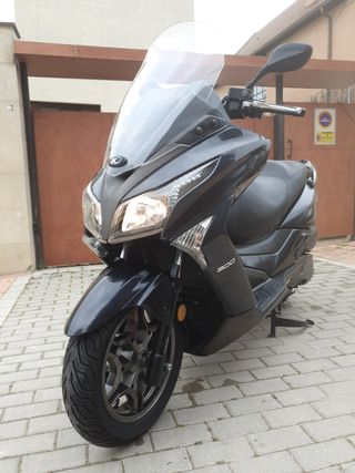 Kymco Grand Dink 300 Maxi Scooter