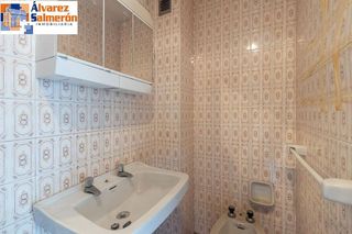 Piso en venta en Polígono Cartuja – La Paz en Granada