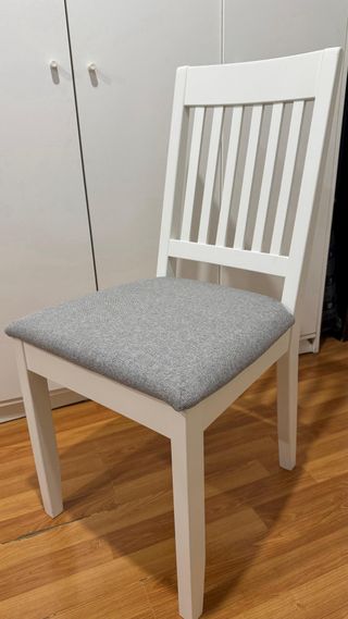 Silla de comedor blanca y gris