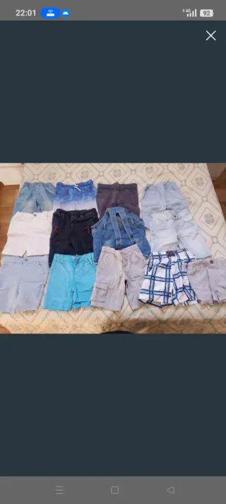 Lotes de ropa de niños y mujer