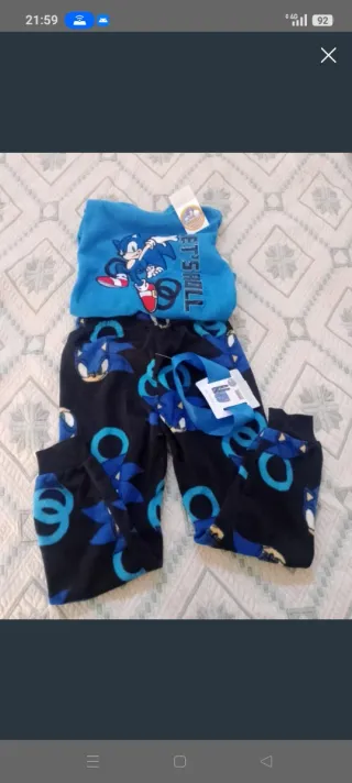 Lotes de ropa de niños y mujer