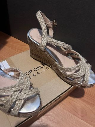 Sandalias esparto cuña beige y oro talla 39