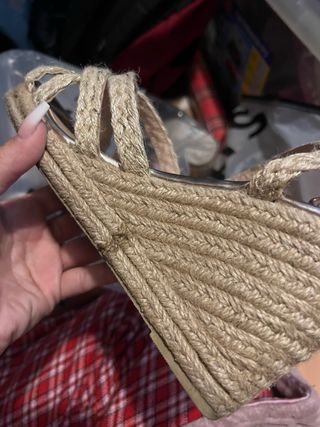 Sandalias esparto cuña beige y oro talla 39