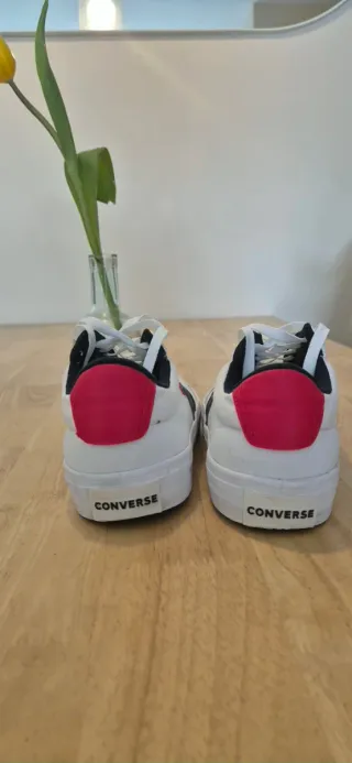 Zapatillas Converse Blancas con Rojo