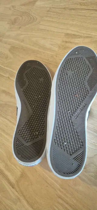 Zapatillas Converse Blancas con Rojo