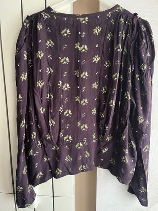Blusa Nicoli floral morada talla M sin estrenar