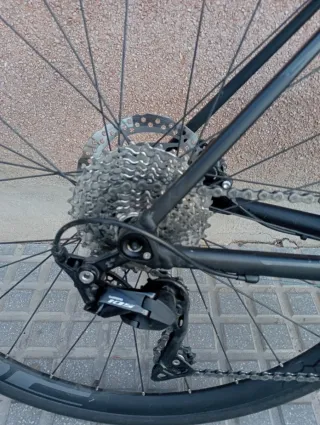 Bicicleta carretera Cube Attain Negra