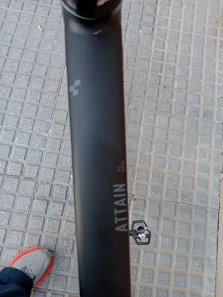 Bicicleta carretera Cube Attain Negra