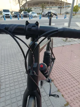 Bicicleta carretera Cube Attain Negra