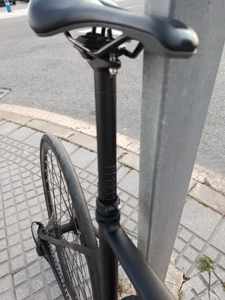 Bicicleta carretera Cube Attain Negra