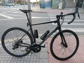 Bicicleta carretera Cube Attain Negra
