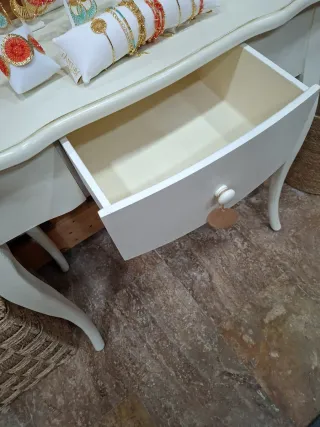 Recibidor blanco de madera