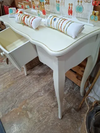 Recibidor blanco de madera