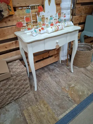 Recibidor blanco de madera