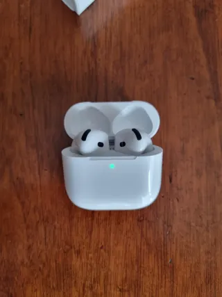 Apple AirPods 4