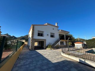 Chalet en venta en Plaça Eliptica-Republica Argentina-Germanies en Gandia