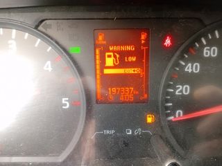 Camión Nissan Doble Cabina y caja abierta