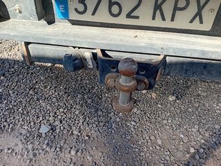 Camión Nissan Doble Cabina y caja abierta