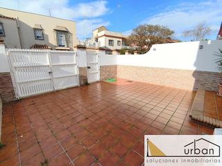 Chalet en venta en Santuario - La Laguna en Chipiona