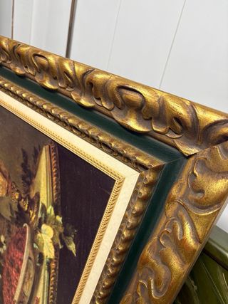 Cuadro decorativo con marco dorado