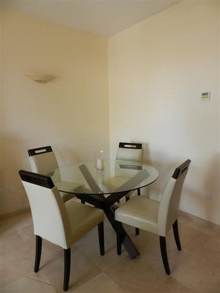 Piso en venta en Los Naranjos - Las Brisas en Marbella