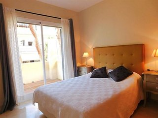 Piso en venta en Los Naranjos - Las Brisas en Marbella