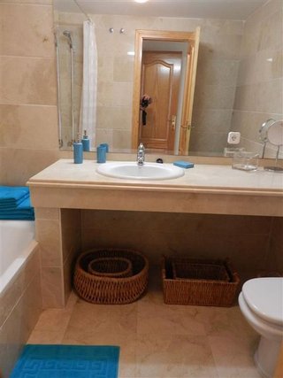 Piso en venta en Los Naranjos - Las Brisas en Marbella