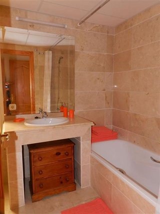Piso en venta en Los Naranjos - Las Brisas en Marbella