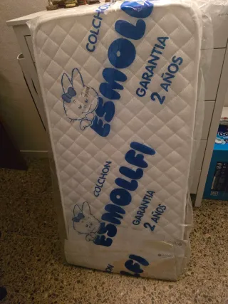 Cuna de viaje con colchón Esmolffi