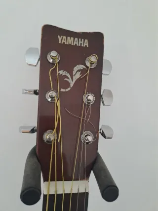 Guitarra Acústica Yamaha