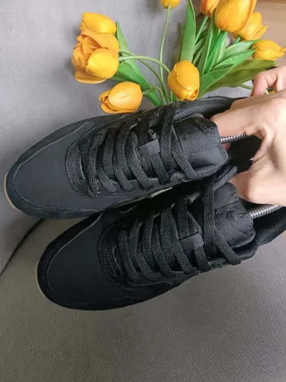 Nike Air Max 1 Triple Black Gum T40