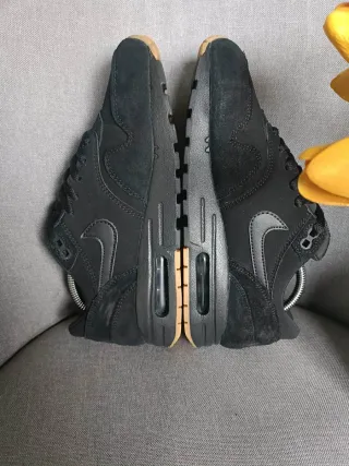 Nike Air Max 1 Triple Black Gum T40