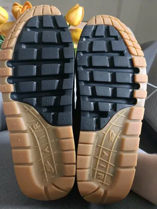 Nike Air Max 1 Triple Black Gum T40