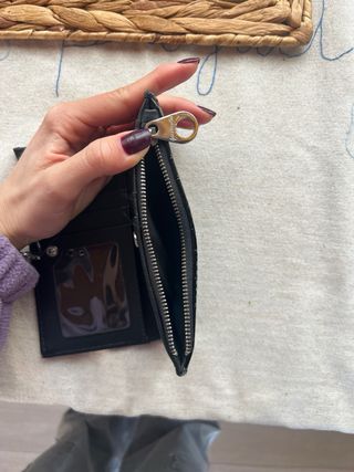 Cartera Stradivarius negra efecto piel cocodrilo
