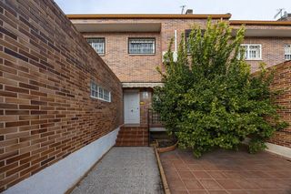 Casa pareada en venta en Pintores-Ferial en Parla