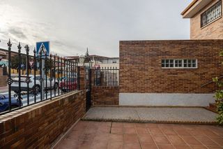 Casa pareada en venta en Pintores-Ferial en Parla