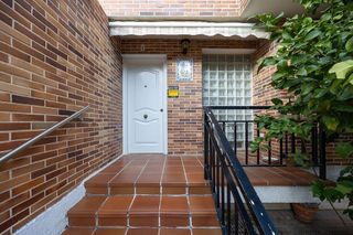 Casa pareada en venta en Pintores-Ferial en Parla