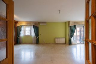 Casa pareada en venta en Pintores-Ferial en Parla