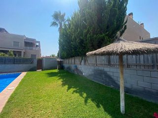 Casa adosada en venta en Nueva Torrevieja - Aguas Nuevas en Torrevieja