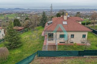 Chalet en venta en Viella-Granda-Meres en Siero