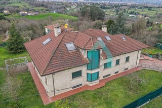 Chalet en venta en Viella-Granda-Meres en Siero