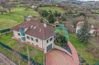 Chalet en venta en Viella-Granda-Meres en Siero