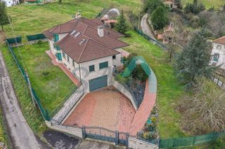 Chalet en venta en Viella-Granda-Meres en Siero