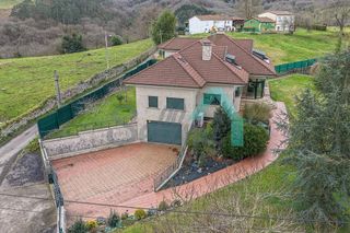 Chalet en venta en Viella-Granda-Meres en Siero