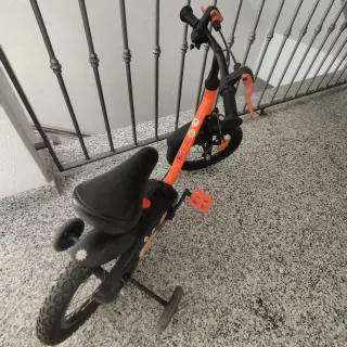 Bicicleta infantil naranja Decathlon
