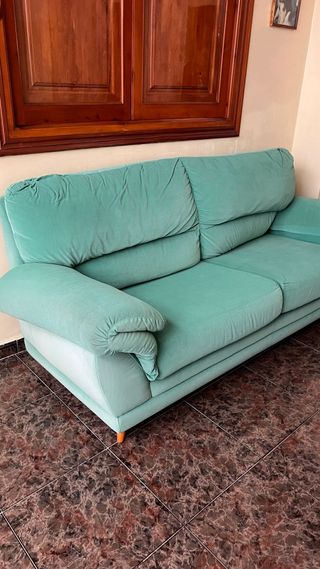 Sofá de tela verde