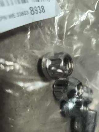 Juego de tuercas antirrobo para coche