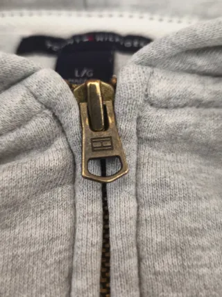 Sudadera Tommy Hilfiger Gris Logo Bordado